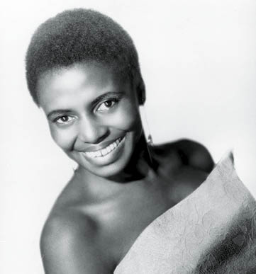 South African-born Singer and Musician Miriam Makeba, 01.06.1965.  (Photo by Avalon/Getty Images)